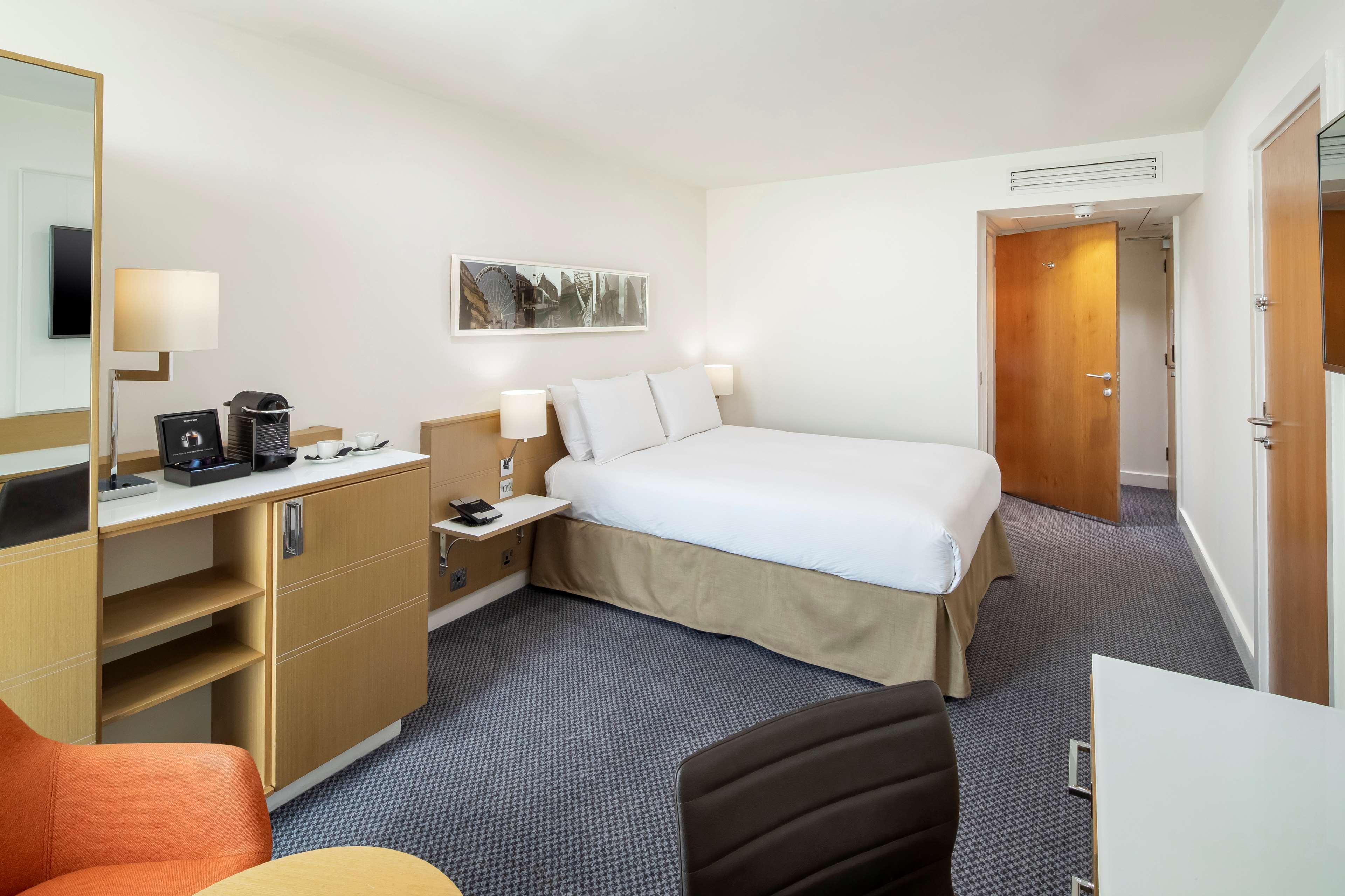 Doubletree By Hilton Manchester Piccadilly Exteriör bild