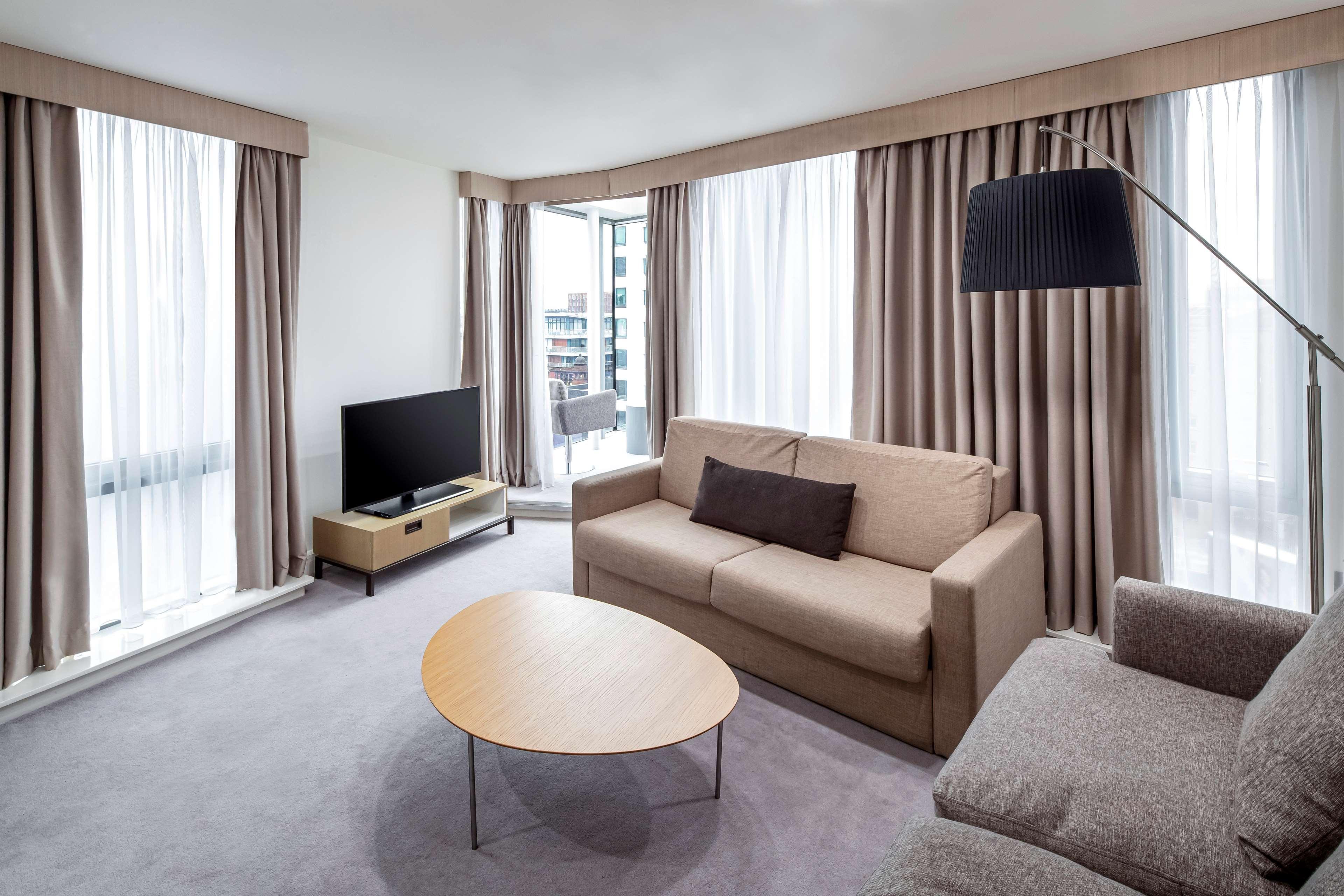 Doubletree By Hilton Manchester Piccadilly Exteriör bild