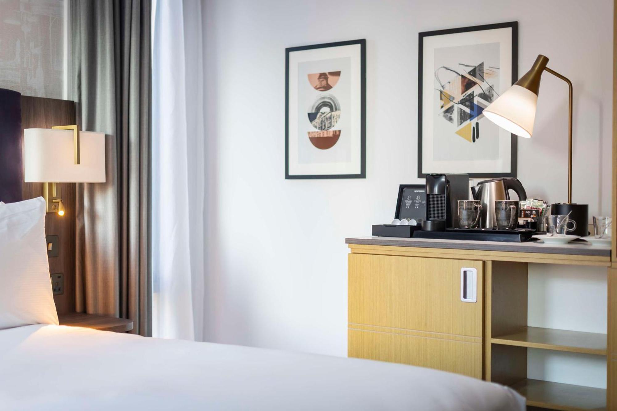 Doubletree By Hilton Manchester Piccadilly Exteriör bild