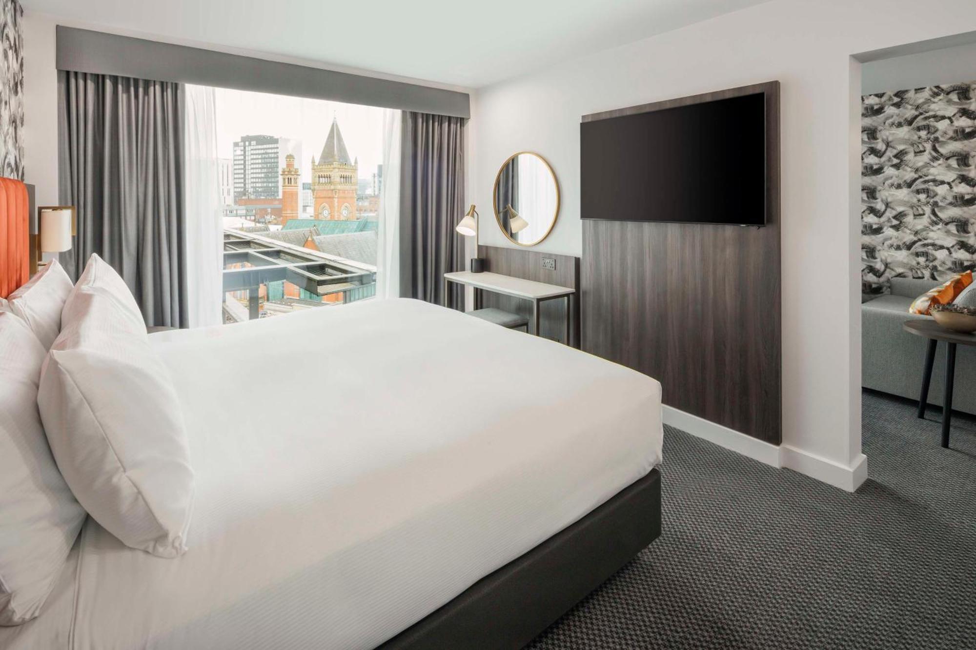Doubletree By Hilton Manchester Piccadilly Exteriör bild